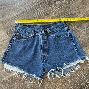 Vintage distressed Levi’s shorts 26”